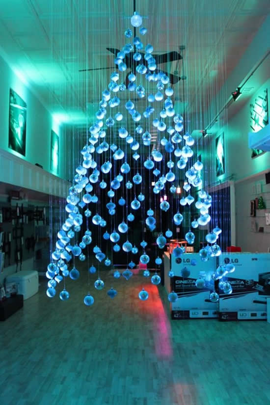 Árvore de Natal com Bolas de Natal para decoração