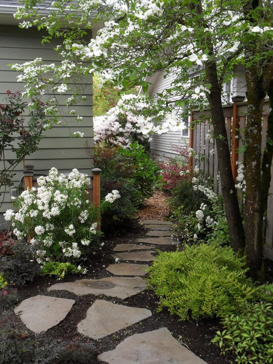 Caminho para jardim decorado