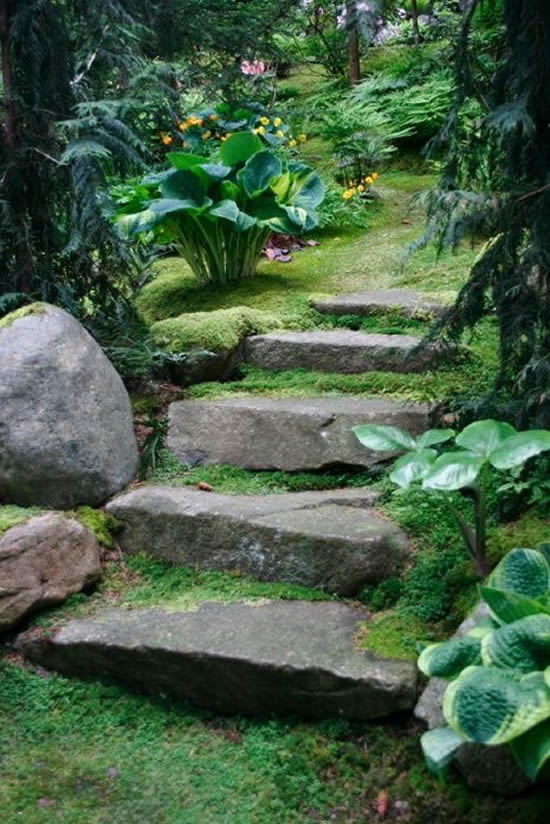 Escada com pedras para jardim