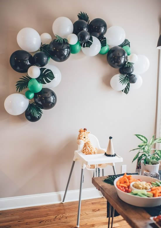 Linda decoração com balões para festa