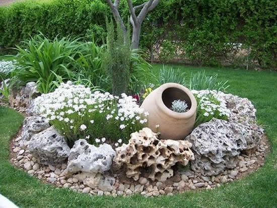 Decoração de pedras para jardim