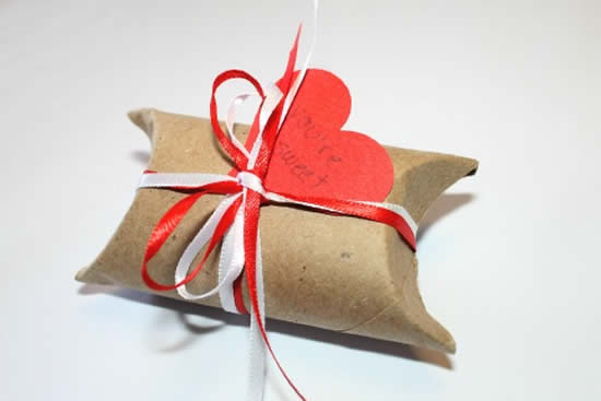 Lembrancinha com rolo de papel higiênico