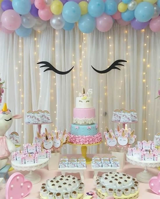 Decoração de mesa para festa unicórnio