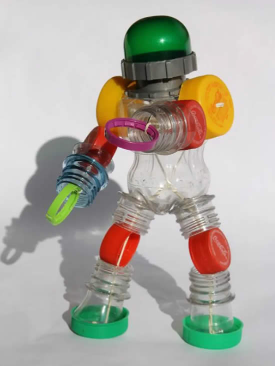 Robô de Garrafa PET
