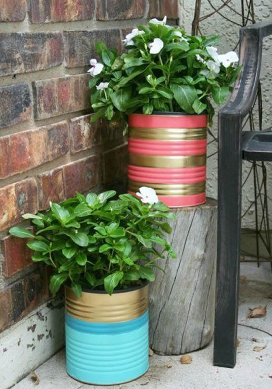 Decore seu jardim com vasos de latas