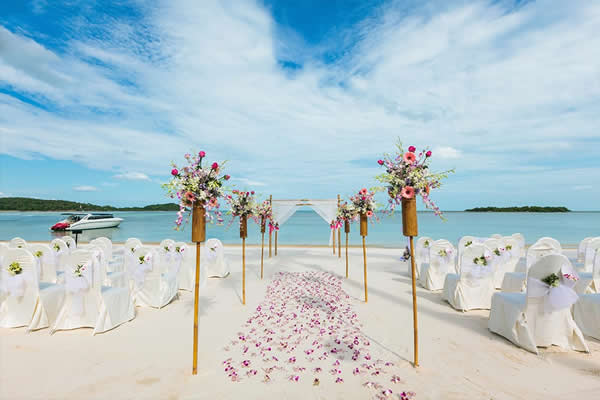 Ideia de decoração para casamento na praia