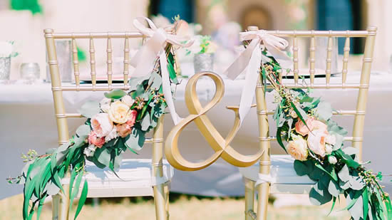 Utilize flores para criar a decoração do casamento