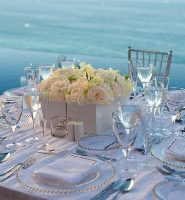 Linda decoração de casamento na praia