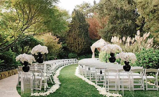 Decoração linda para casamento ao ar livre