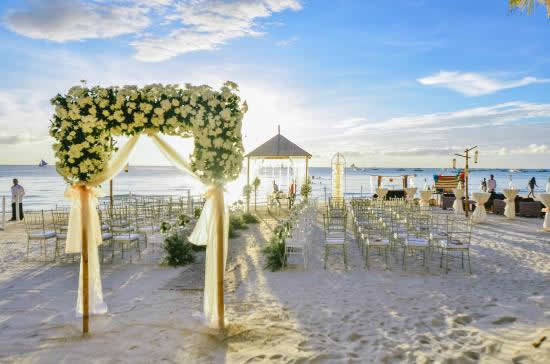 Ideias e dicas para decorar casamento na praia