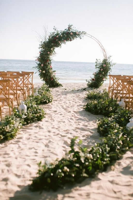 Decoração linda para casamento na praia