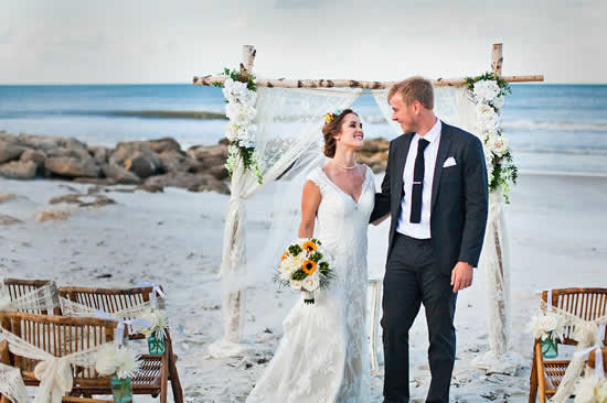 Decoração linda para casamento na praia