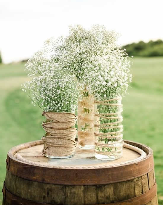 Decoração com flor mosquitinho para casamento