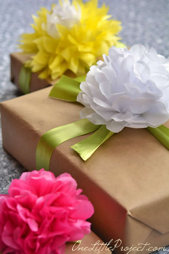 Flor de papel de seda para presente