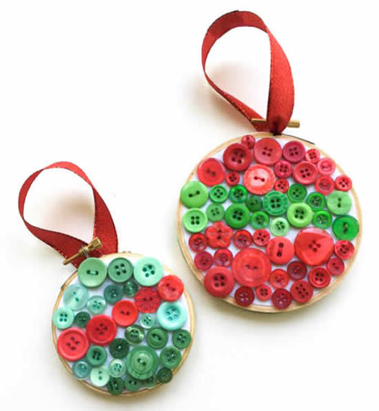 Decoração de Natal com botões coloridos