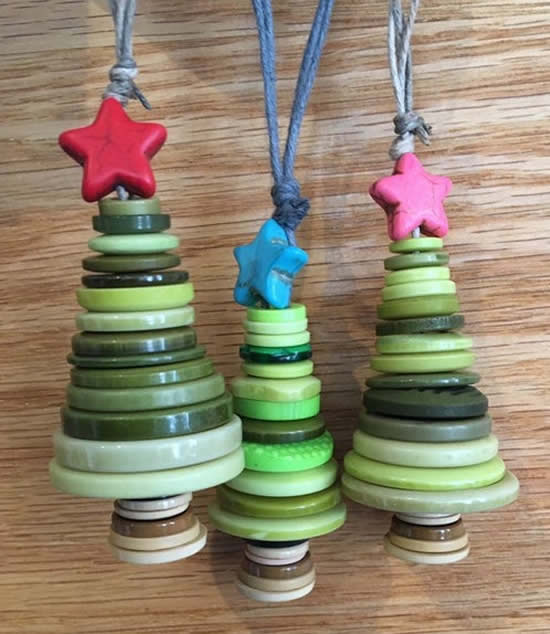 Enfeites de Natal com botões