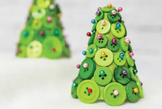 Enfeites de Natal com botões