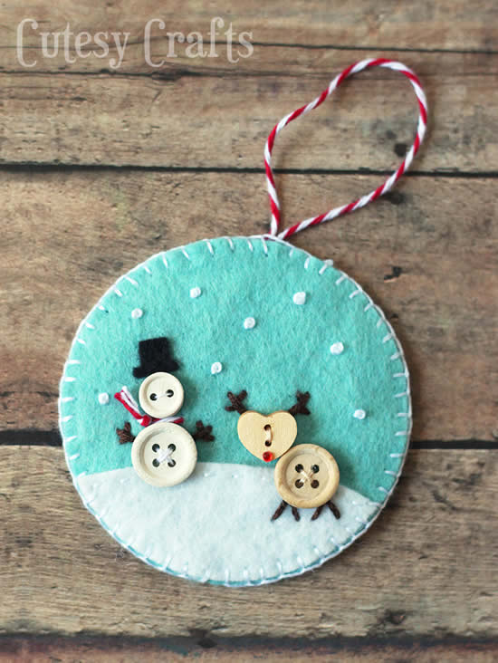 Artigo em feltro com botões para decoração de Natal