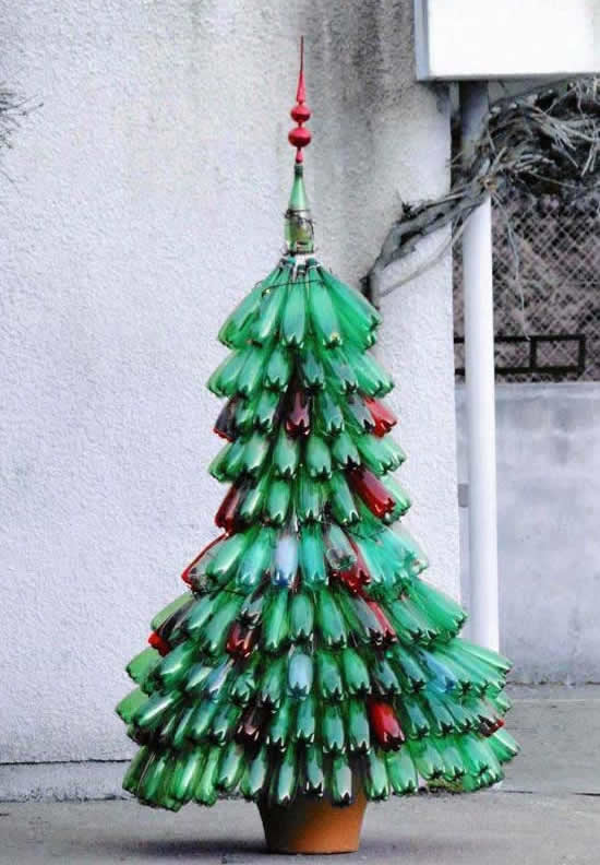 Árvore de Natal com garrafas PET