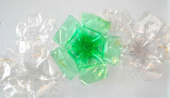 Flores com reciclagem de garrafas plásticas