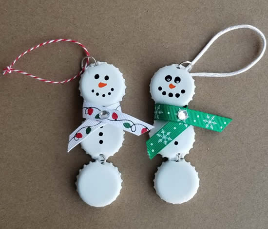 Bonecos de neve para Natal com tampinhas