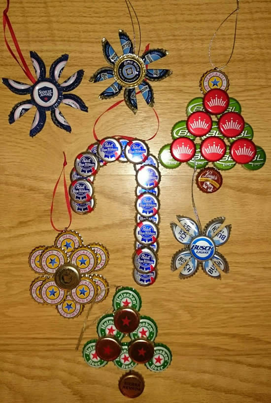 Lindos enfeites com tampinhas para Natal