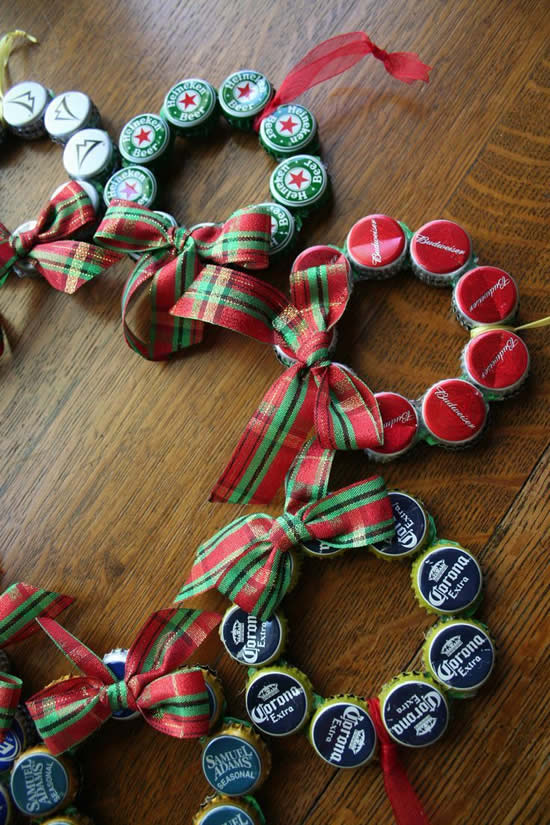 Lindas guirlandas com tampinhas para Natal