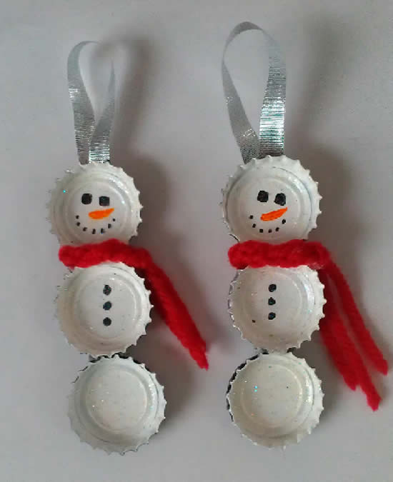 Bonecos de neve para Natal com tampinhas