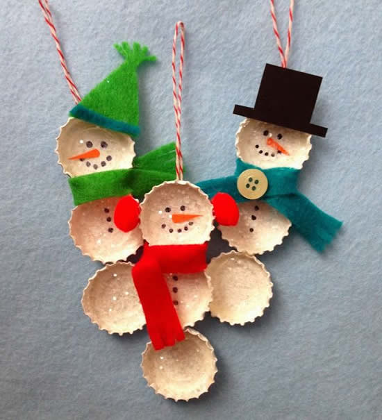 Bonecos de neve para Natal com tampinhas