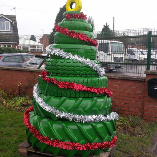 Decoração com pneus para Natal