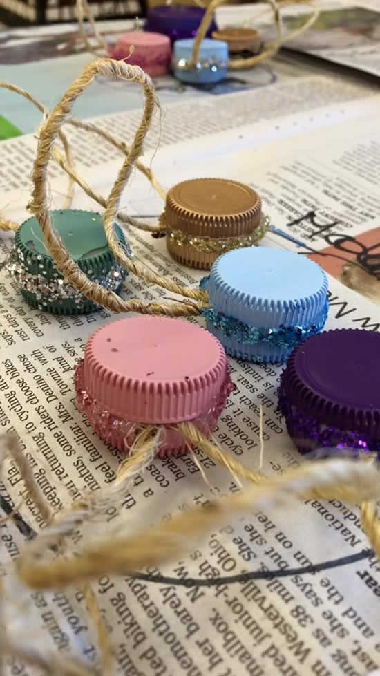 Decoração com tampas para o Natal