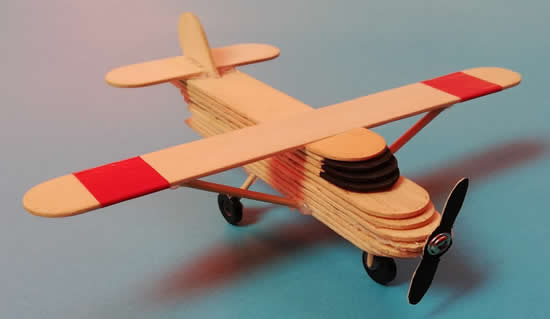 Avião com palitos de picolé