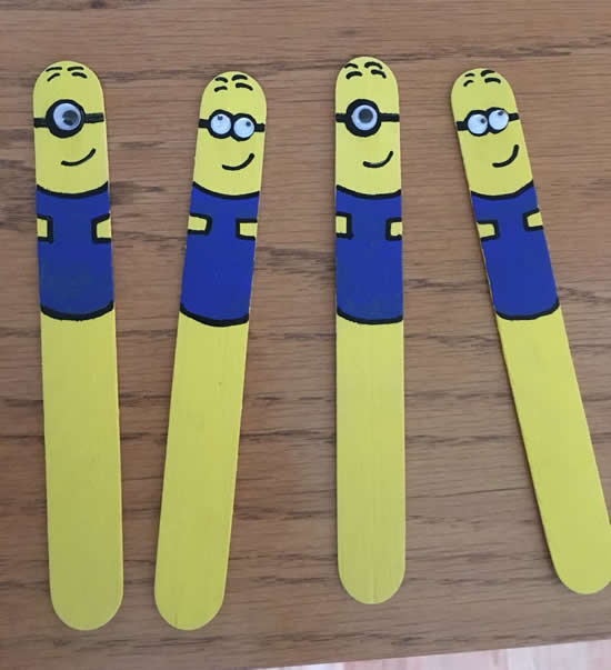 Minions com palitos de picolé