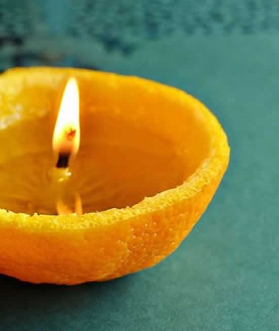 Vela artesanal com casca de laranja
