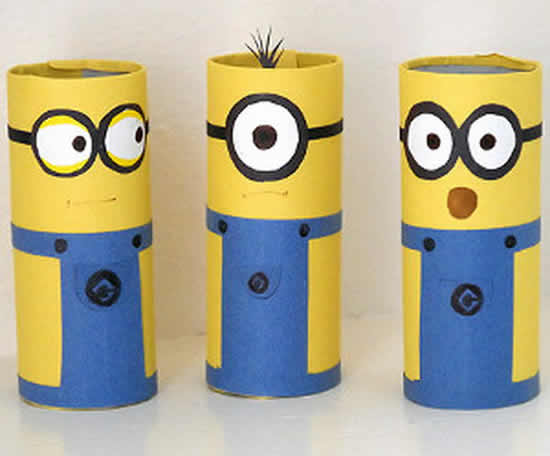 Minions com rolos de papelão