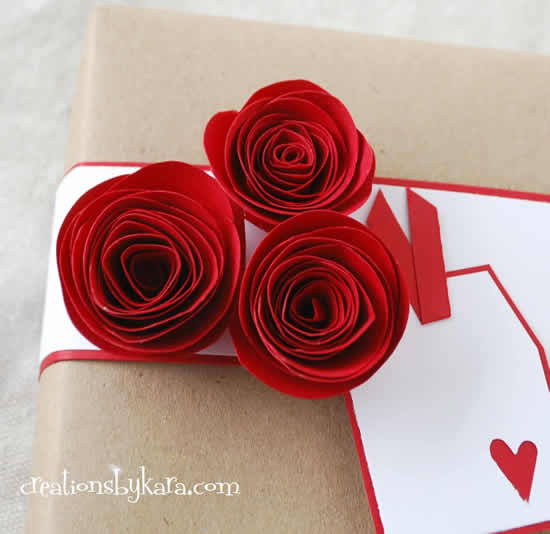 Rosas de papel para enfeites