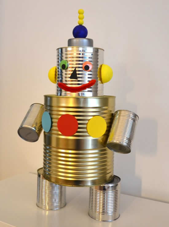 Robô com latas