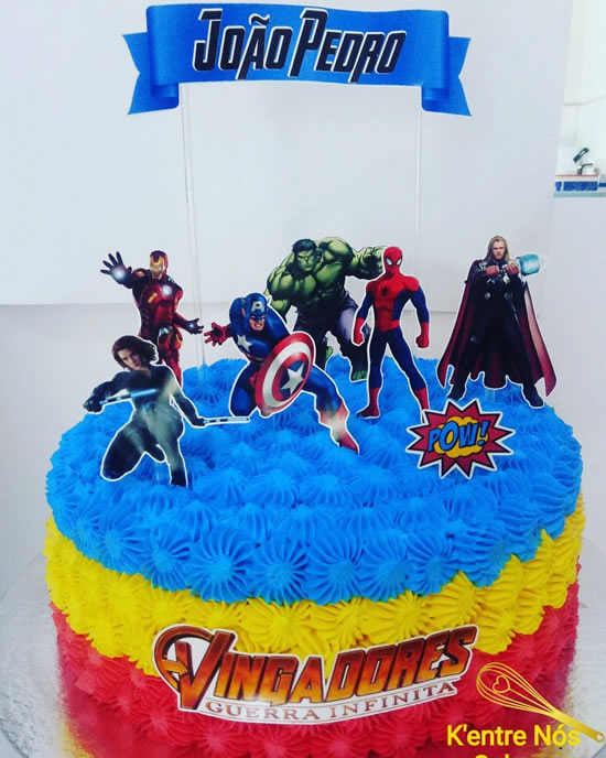 Bolo Vingadores lindo