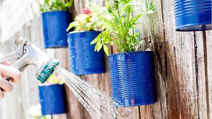 Decoração com Vasos feitos de Latas