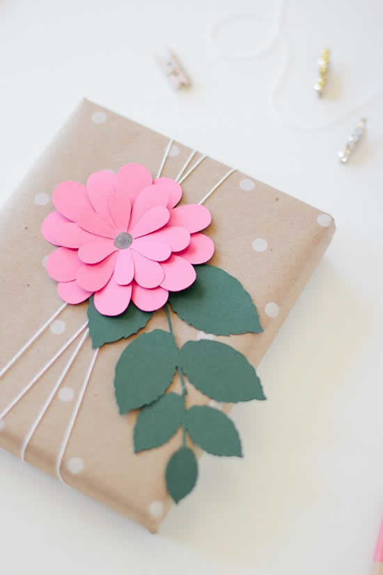 Flor de Papel para Enfeitar Presente