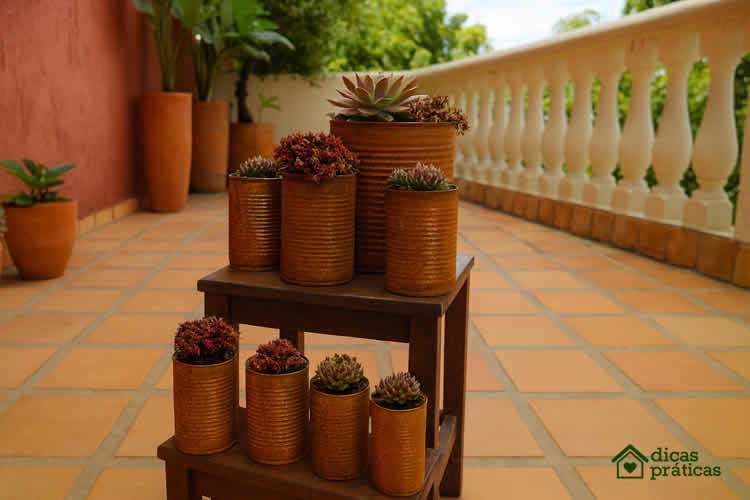 Decoração com Latas e Suculentas
