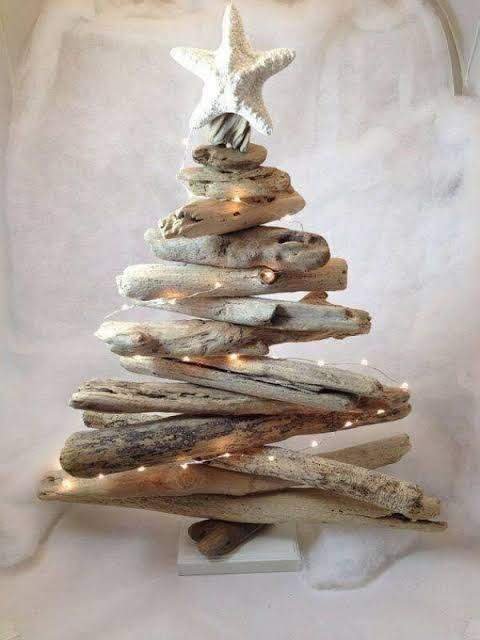 Linda Árvore de Natal com Troncos