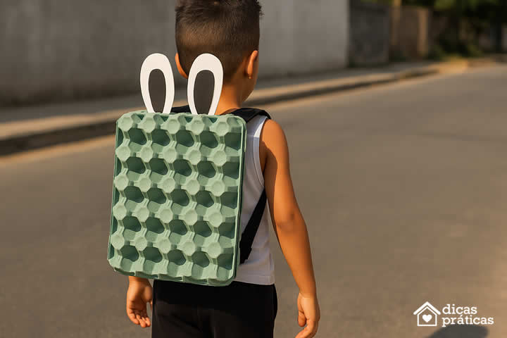 Mochila Maluca com Coelhinho - Caixa de Ovos