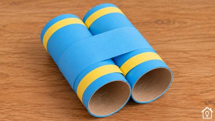 Binóculos de papelão