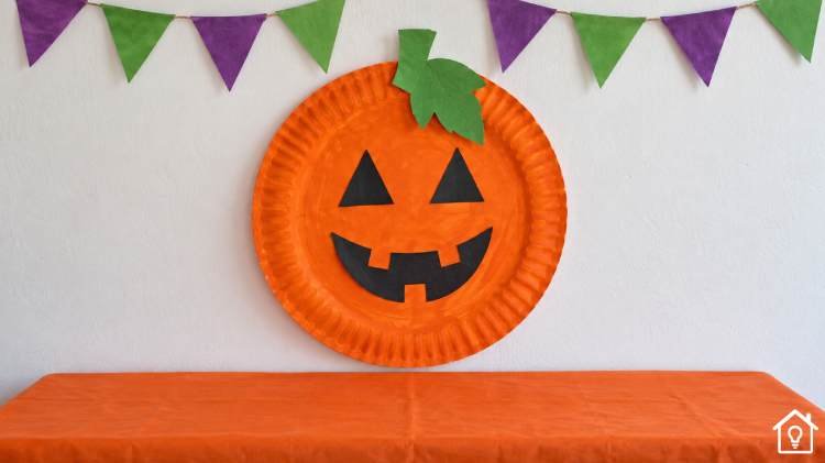 Decoração de Halloween com Pratos Decartáveis